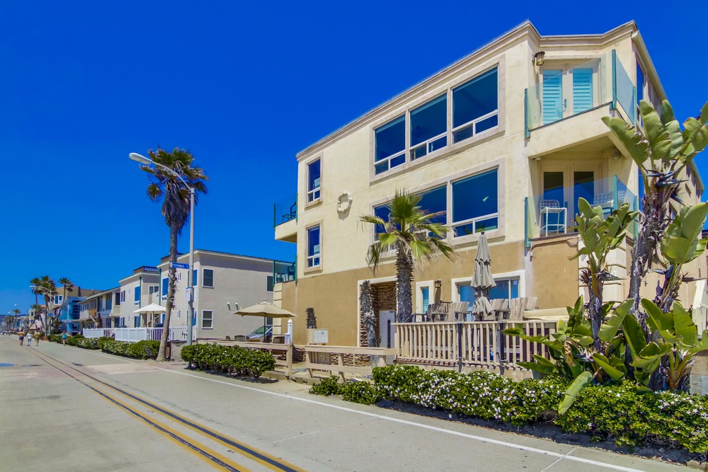Virtual tour photo 3 of 65 for 3243 Ocean Front Walk #1