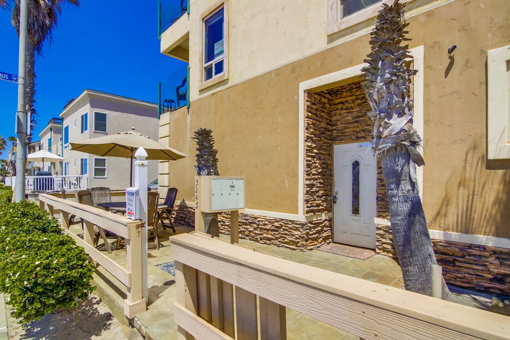 Virtual tour photo 4 of 65 for 3243 Ocean Front Walk #1