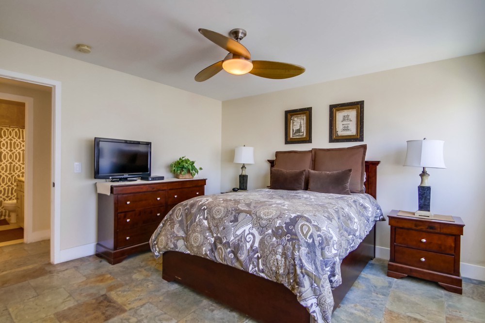 Virtual tour photo 32 of 65 for 3243 Ocean Front Walk #1