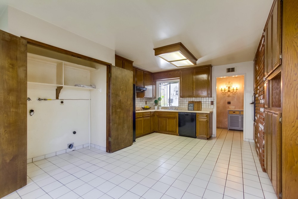 Virtual tour photo 18 of 40 for 3246 Altadena Ave