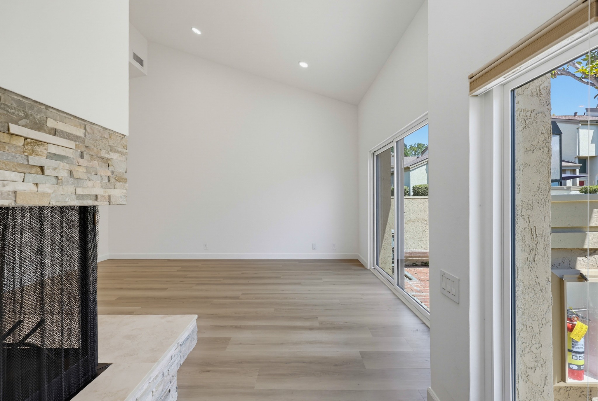 Virtual tour photo 9 of 58 for 3249 Caminito Eastbluff Unit 31