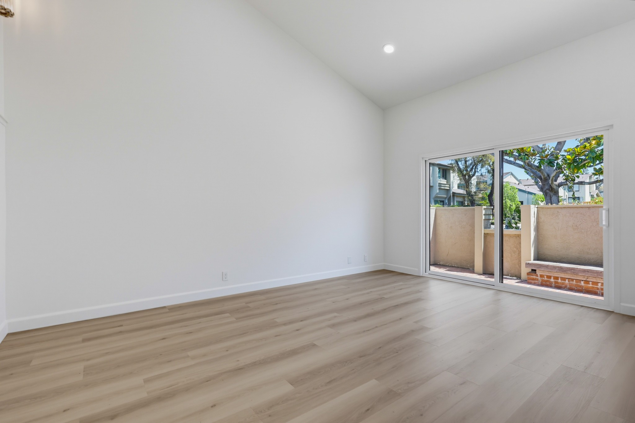 Virtual tour photo 12 of 58 for 3249 Caminito Eastbluff Unit 31