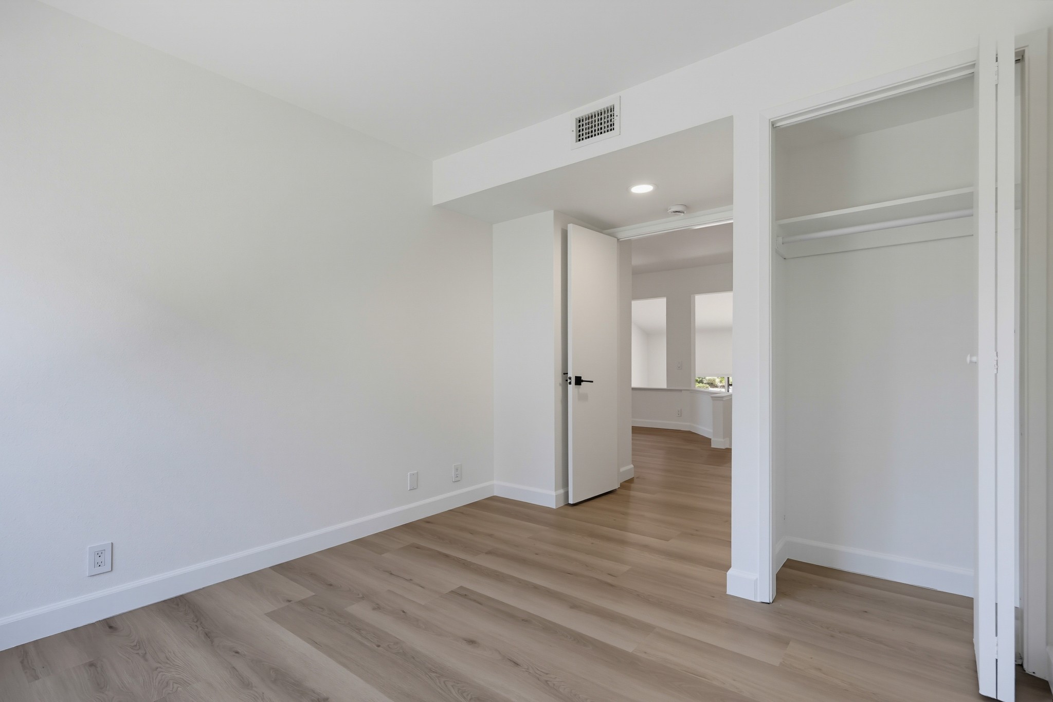 Virtual tour photo 31 of 58 for 3249 Caminito Eastbluff Unit 31
