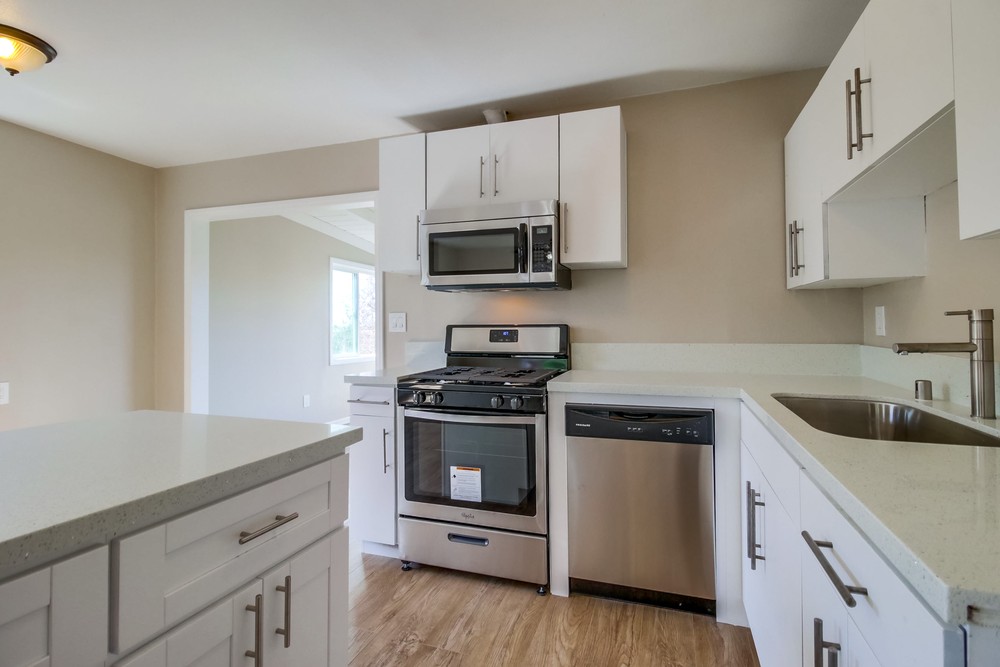 Virtual tour photo 15 of 38 for 326 Thrush St