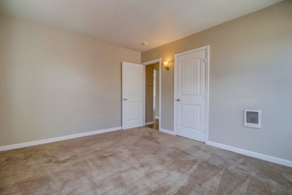 Virtual tour photo 18 of 38 for 326 Thrush St