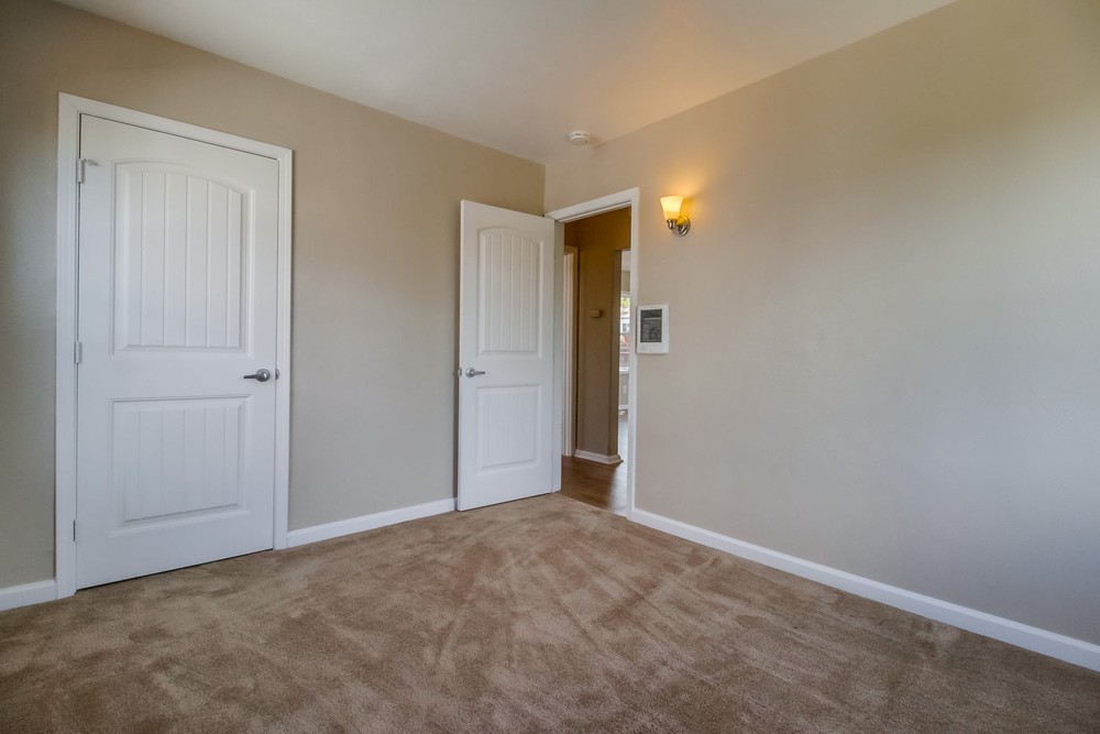 Virtual tour photo 20 of 38 for 326 Thrush St