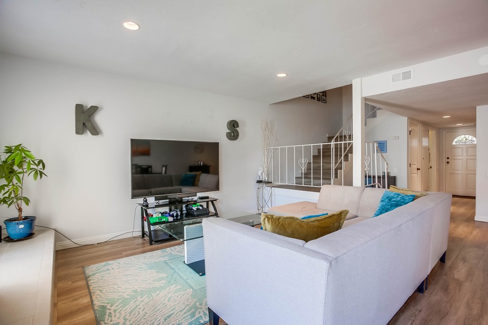 Virtual tour photo 10 of 39 for 3264 Loma Riviera Dr