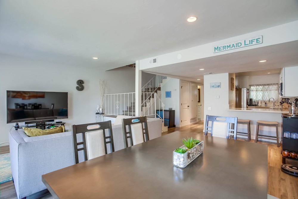 Virtual tour photo 14 of 39 for 3264 Loma Riviera Dr