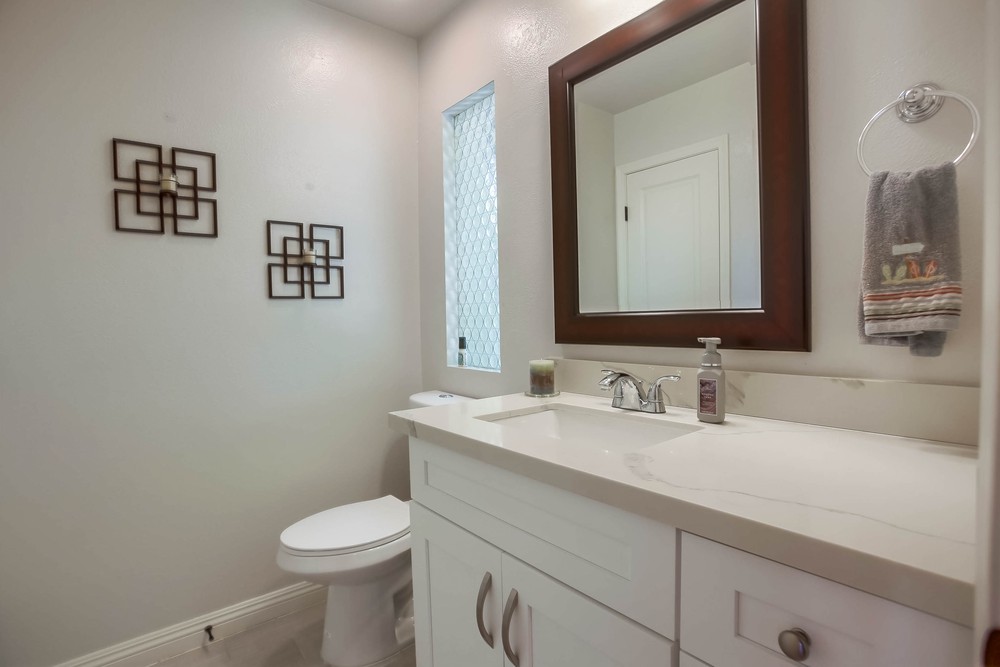 Virtual tour photo 21 of 39 for 3264 Loma Riviera Dr