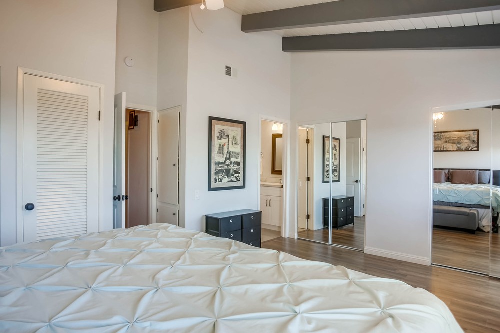 Virtual tour photo 26 of 39 for 3264 Loma Riviera Dr