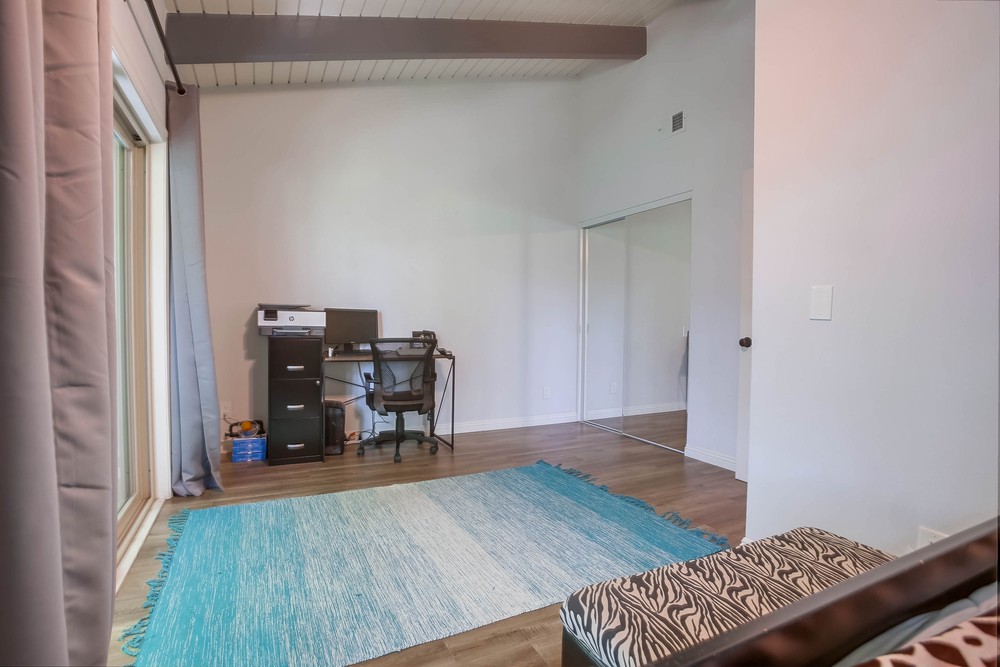 Virtual tour photo 33 of 39 for 3264 Loma Riviera Dr