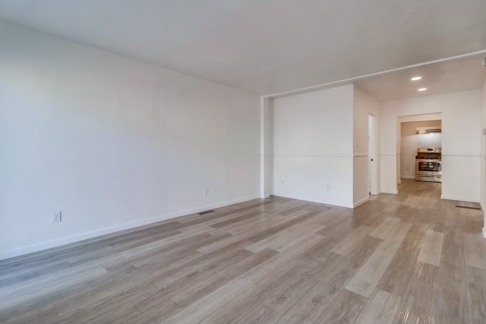 Virtual tour photo 6 of 26 for 327 Laurel St