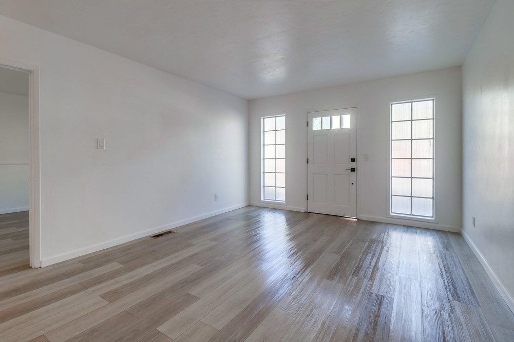 Virtual tour photo 9 of 26 for 327 Laurel St