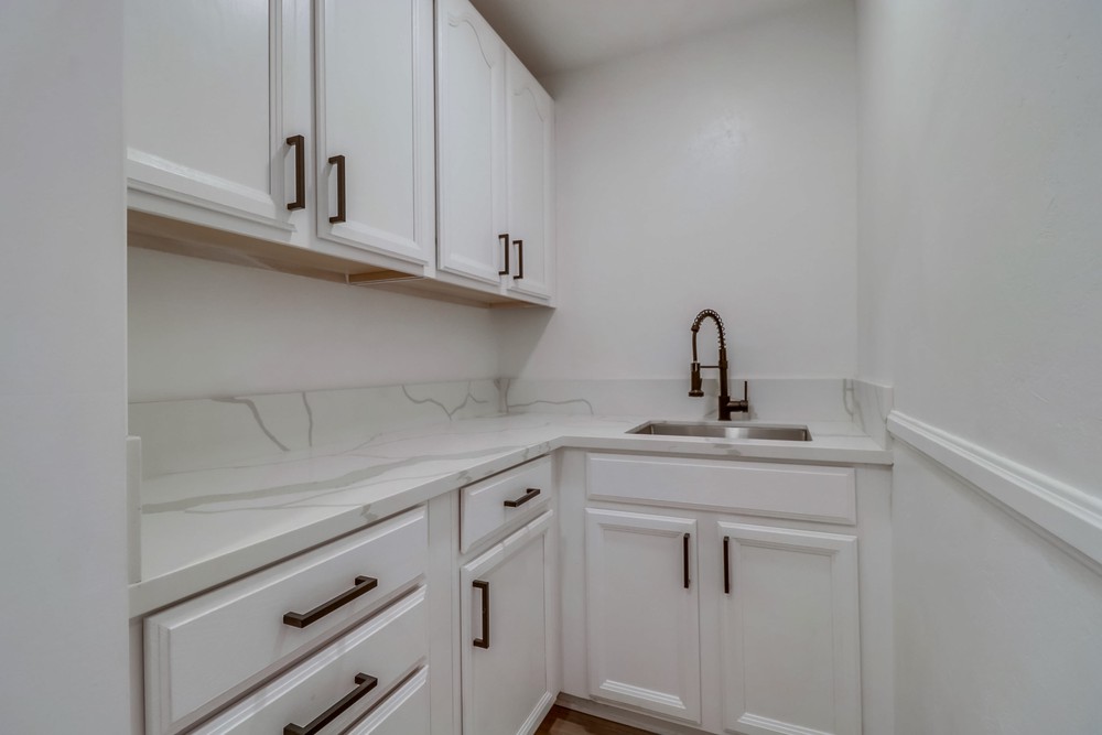 Virtual tour photo 11 of 26 for 327 Laurel St