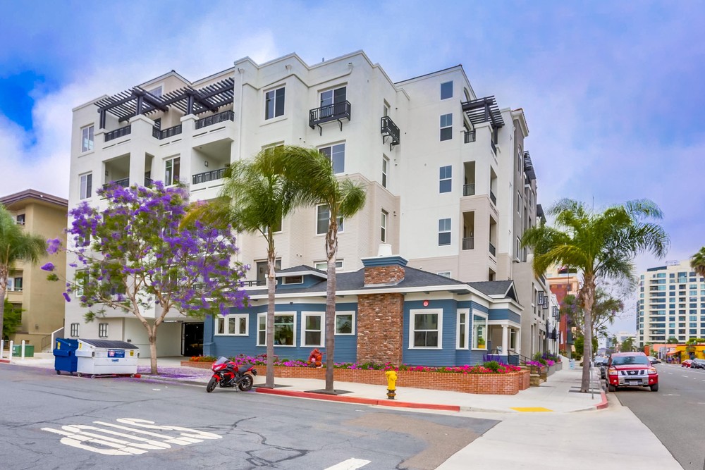 Virtual tour photo 4 of 38 for 3275 Fifth Ave #202