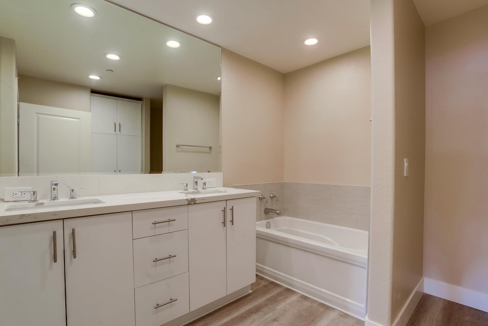 Virtual tour photo 32 of 38 for 3275 Fifth Ave #202