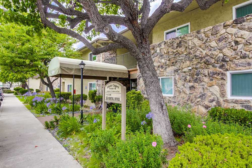 Virtual tour photo 1 of 38 for 3277 Berger Ave