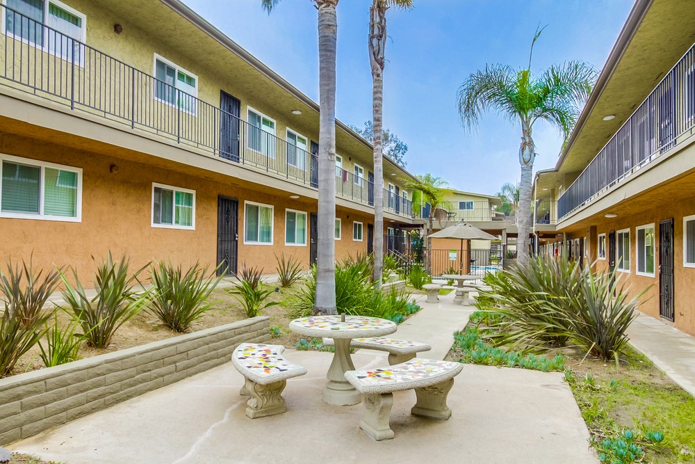 Virtual tour photo 5 of 38 for 3277 Berger Ave