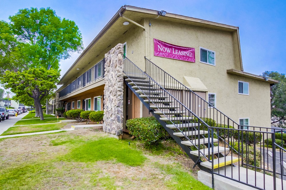 Virtual tour photo 6 of 38 for 3277 Berger Ave
