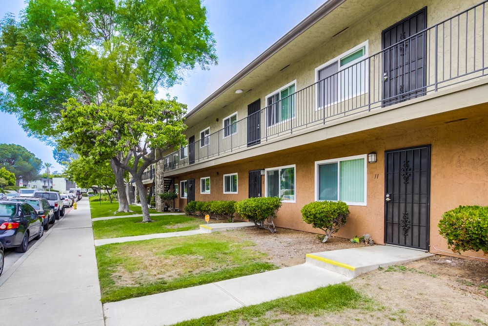 Virtual tour photo 7 of 38 for 3277 Berger Ave