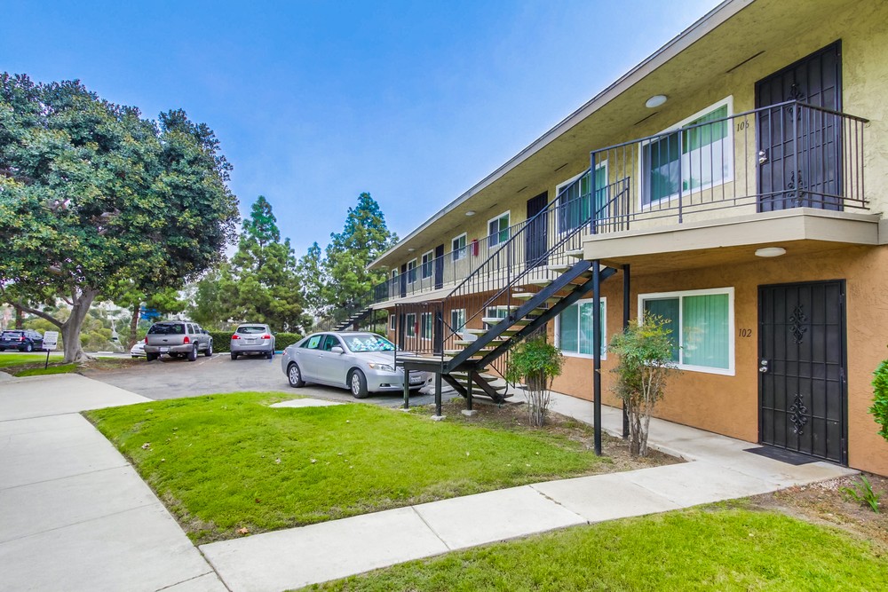 Virtual tour photo 8 of 38 for 3277 Berger Ave