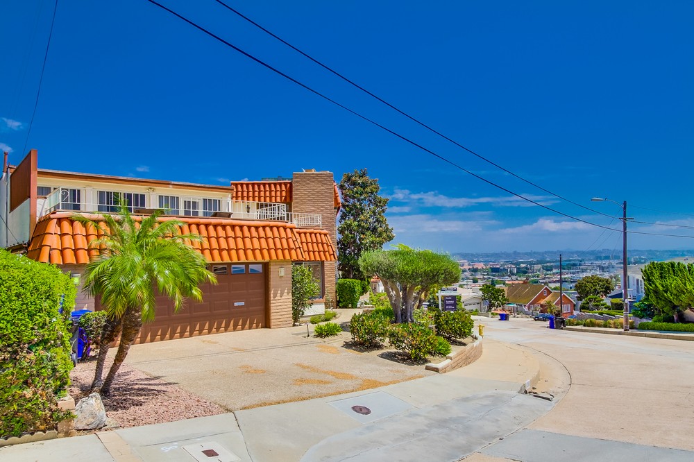 Virtual tour photo 4 of 39 for 3280 Trumbull Street