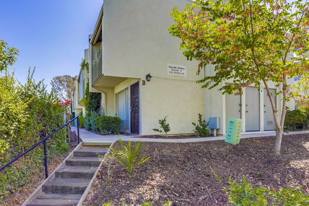 Virtual tour photo 1 of 37 for 3282 Berger Ave UNIT B2