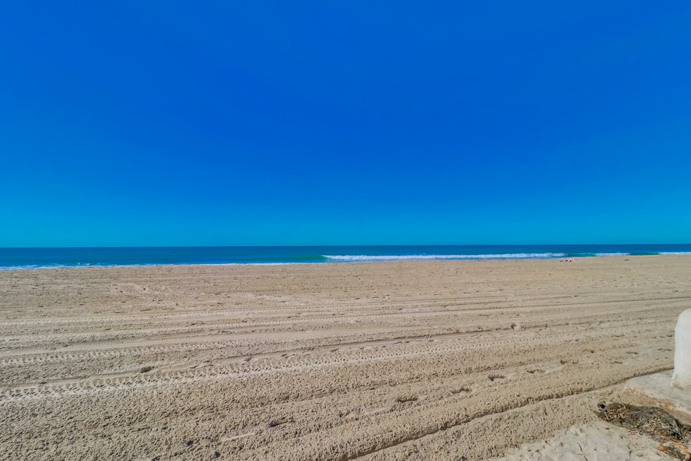 Virtual tour photo 14 of 43 for 3285 Ocean Front Walk