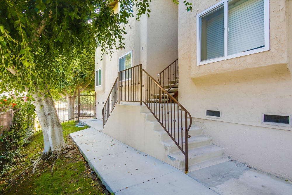 Virtual tour photo 8 of 48 for 3285 Ocean View Blvd #21