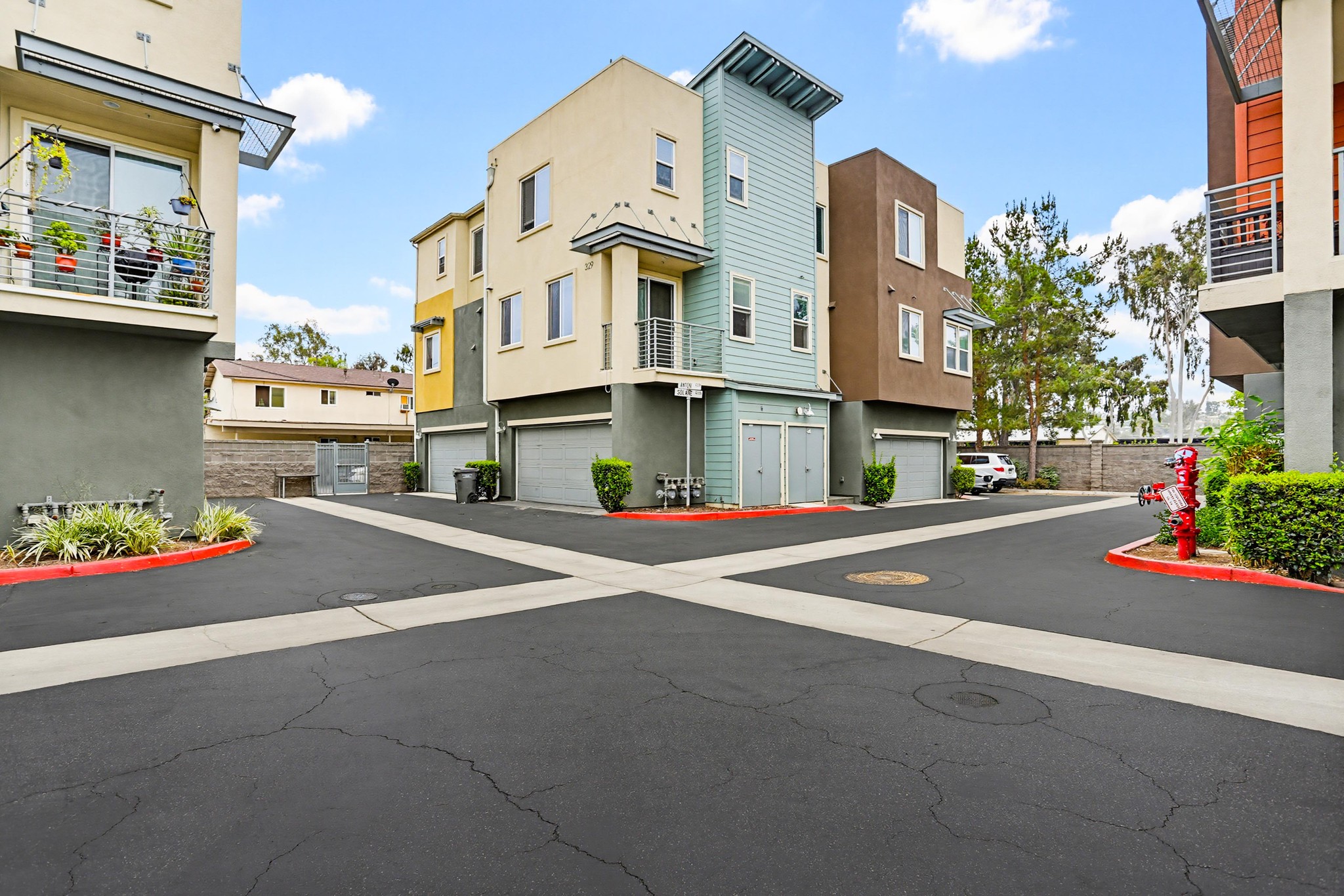 Virtual tour photo 4 of 34 for 329 Antoni Glen UNIT 1404