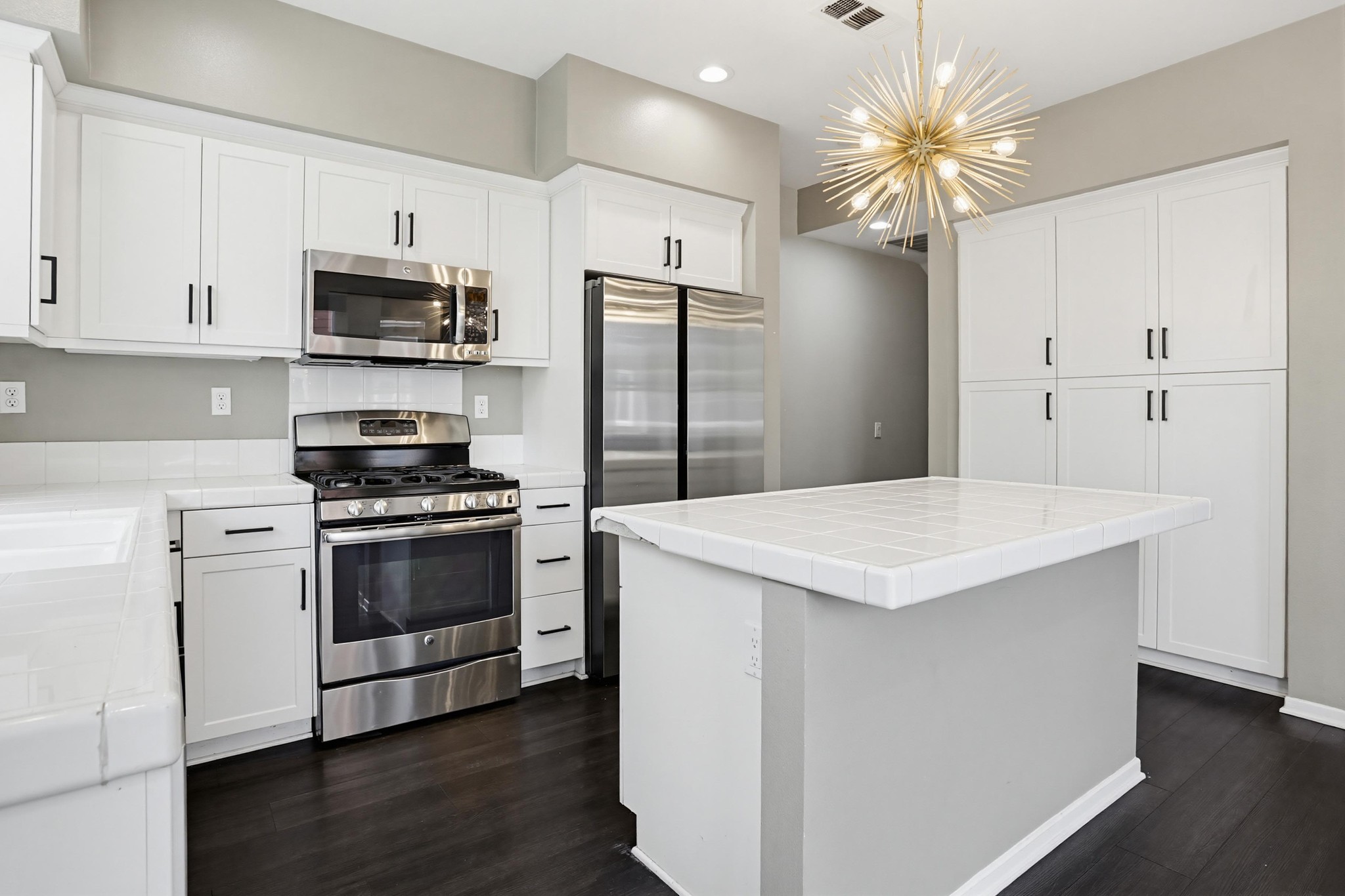 Virtual tour photo 9 of 34 for 329 Antoni Glen UNIT 1404