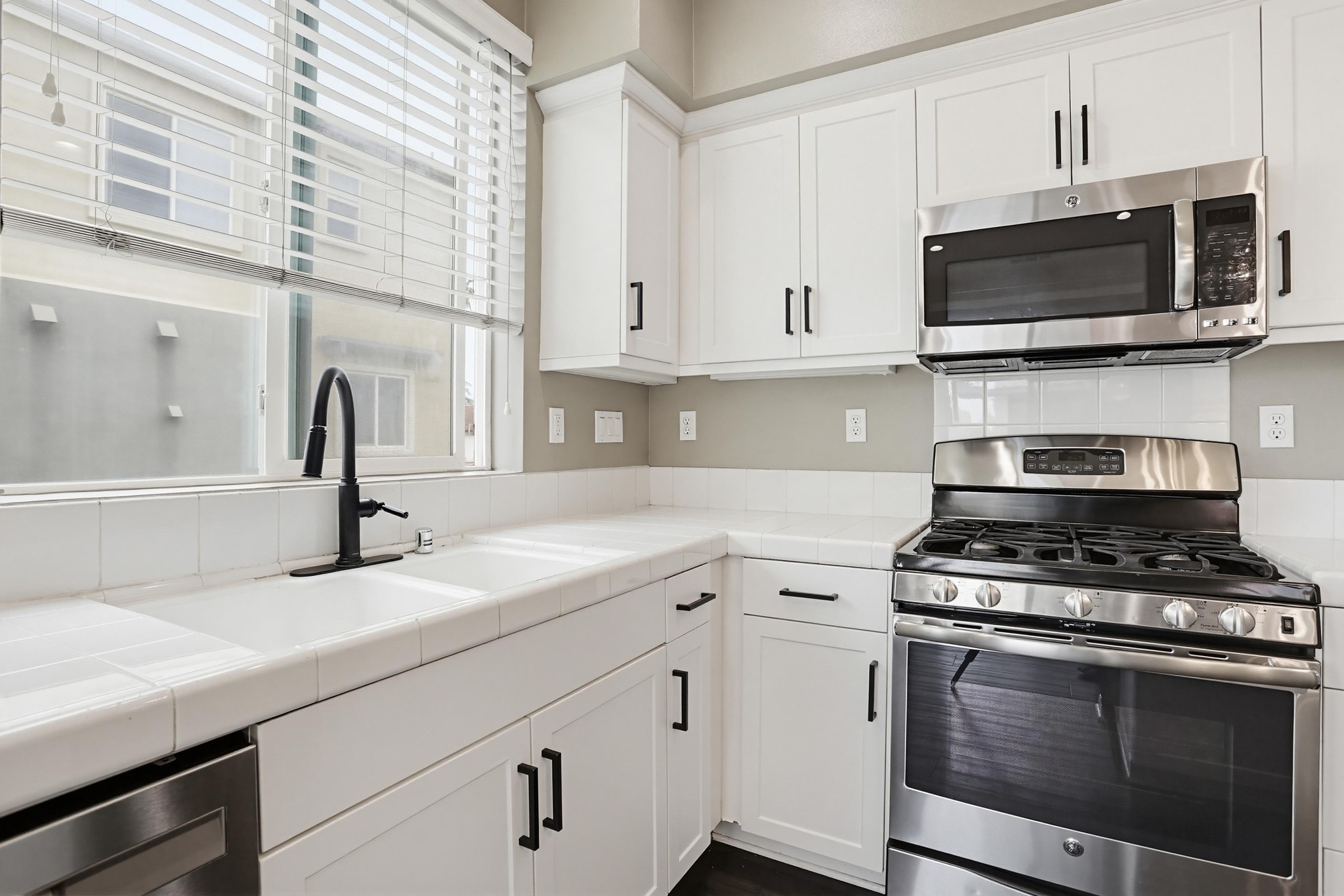 Virtual tour photo 10 of 34 for 329 Antoni Glen UNIT 1404