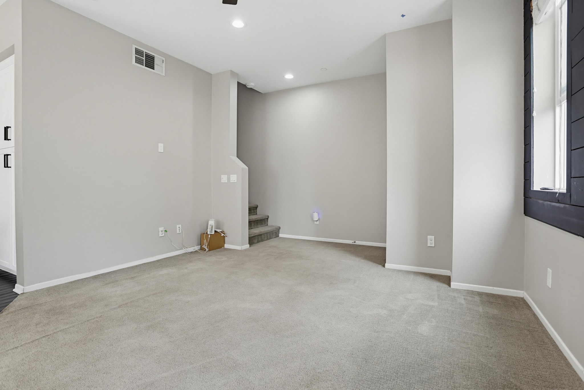 Virtual tour photo 14 of 34 for 329 Antoni Glen UNIT 1404