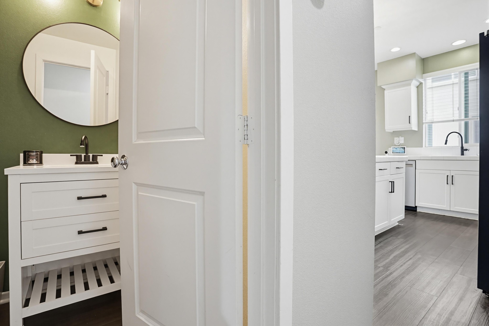 Virtual tour photo 17 of 34 for 329 Antoni Glen UNIT 1404