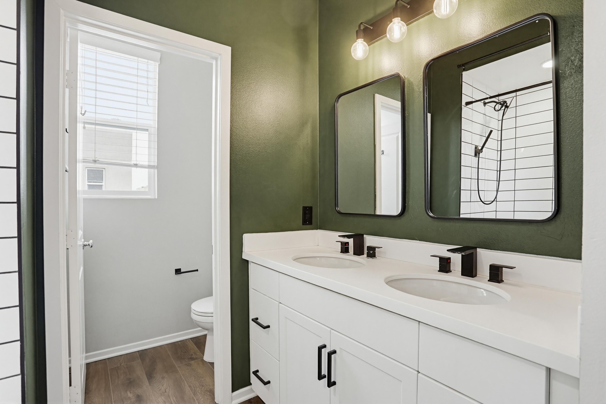 Virtual tour photo 26 of 34 for 329 Antoni Glen UNIT 1404