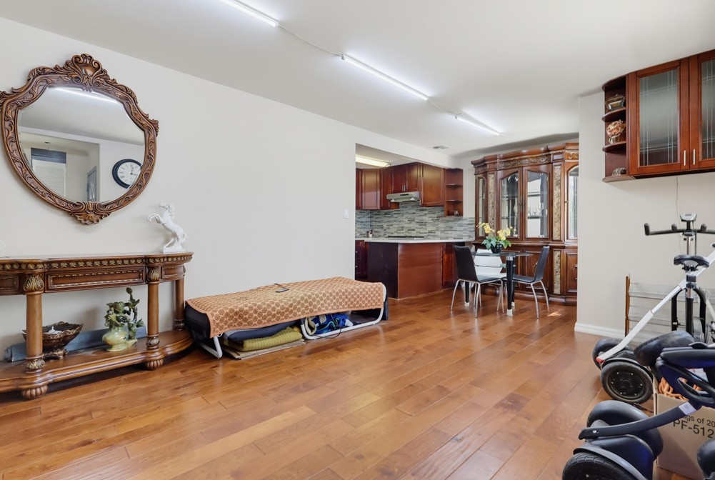 Virtual tour photo 8 of 101 for 329 Kathryn Dr