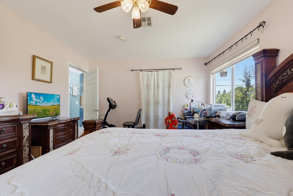 Virtual tour photo 77 of 101 for 329 Kathryn Dr