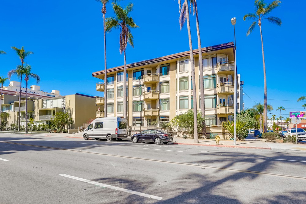 Virtual tour photo 3 of 48 for 3290 Sixth Ave