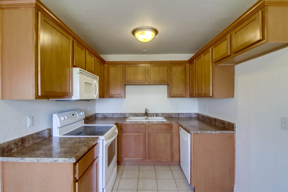 Virtual tour photo 16 of 31 for 3295 Ocean View Blvd UNIT 30