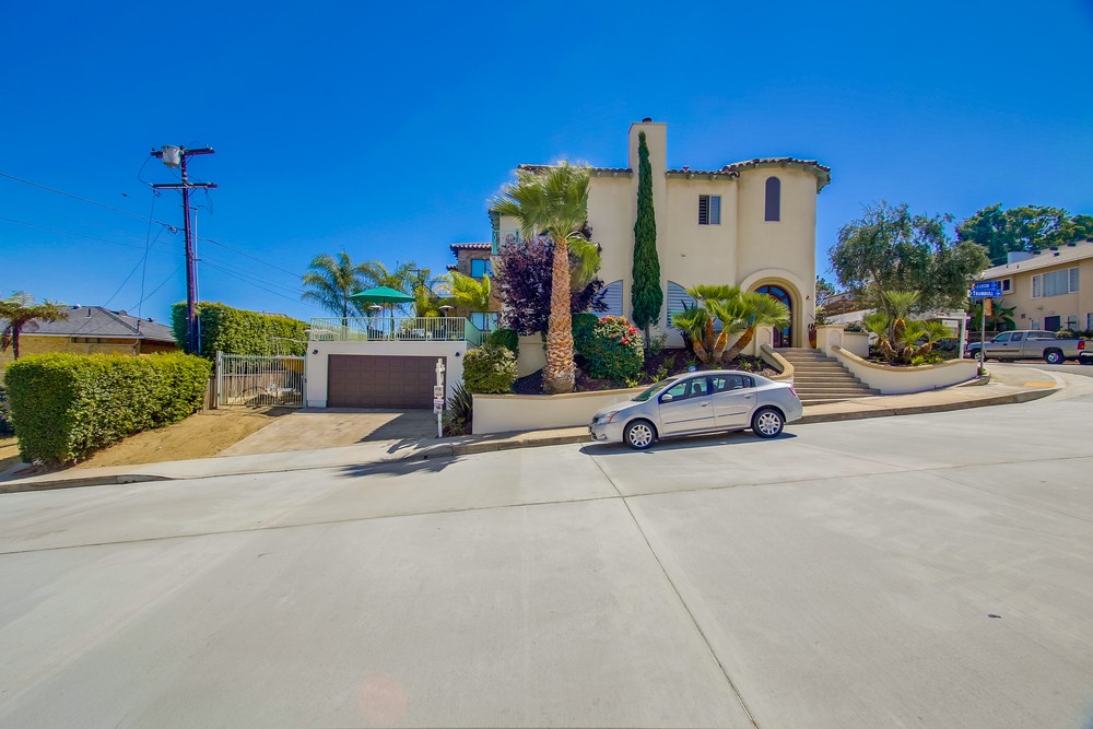Virtual tour photo 1 of 83 for 3295 Trumbull St