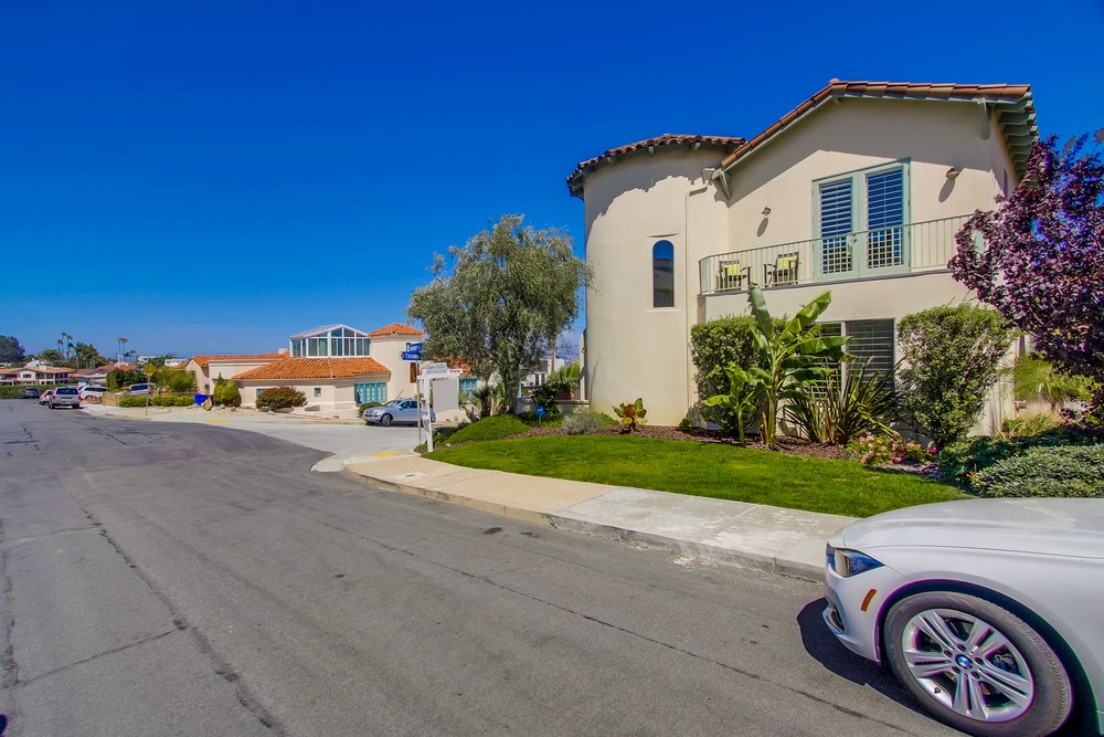Virtual tour photo 12 of 83 for 3295 Trumbull St