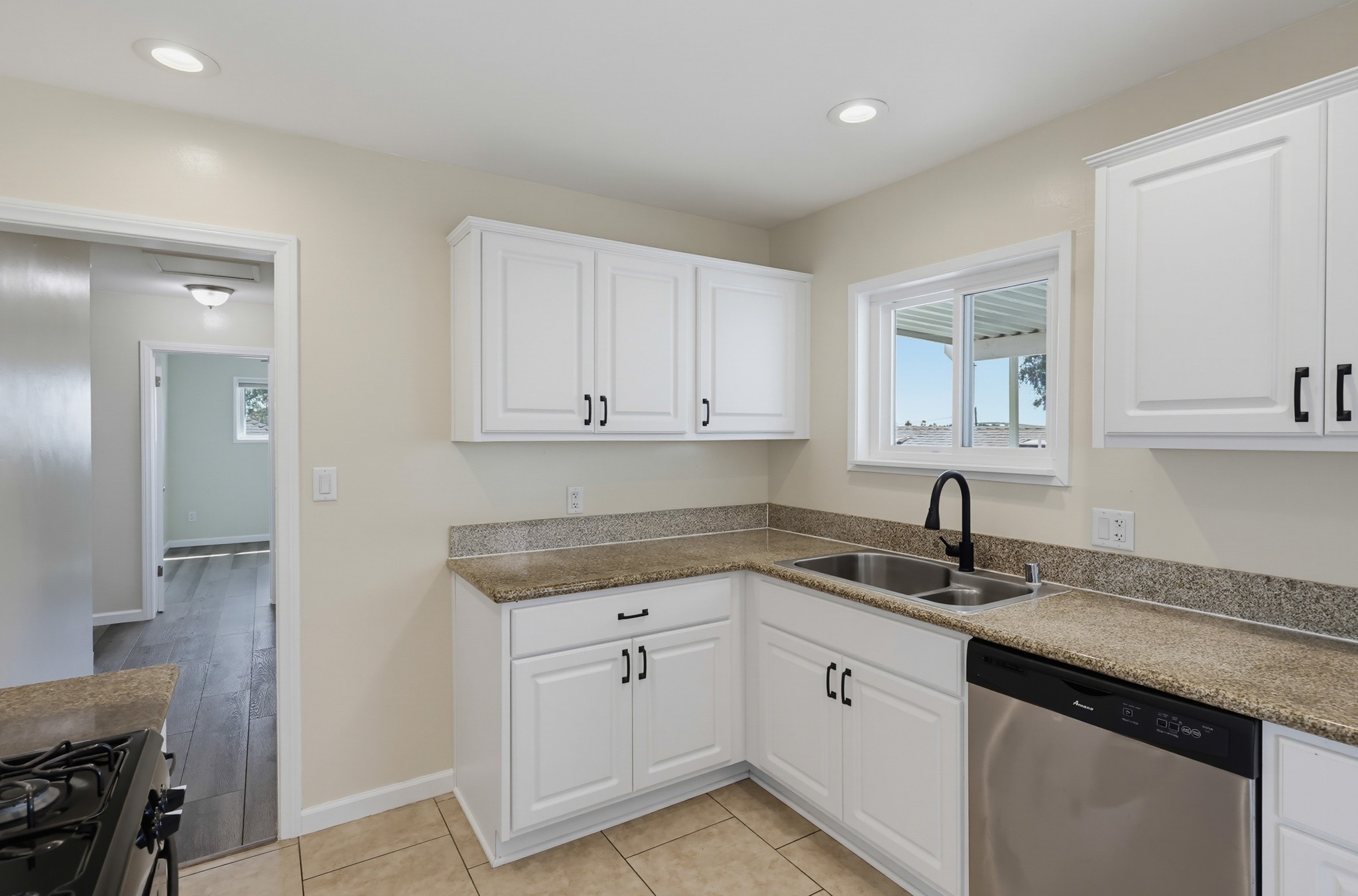 Virtual tour photo 17 of 50 for 330 35th St