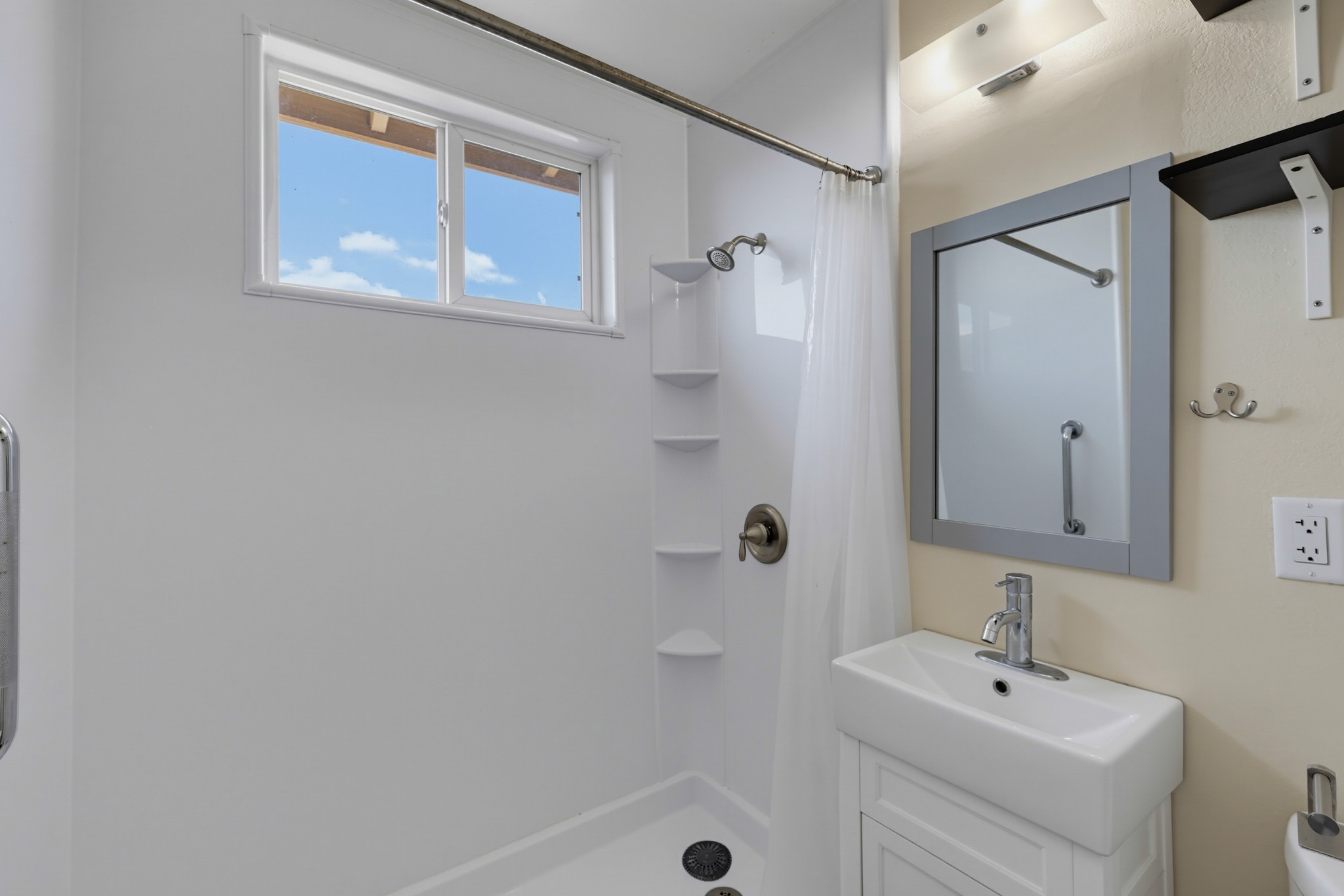 Virtual tour photo 26 of 50 for 330 35th St