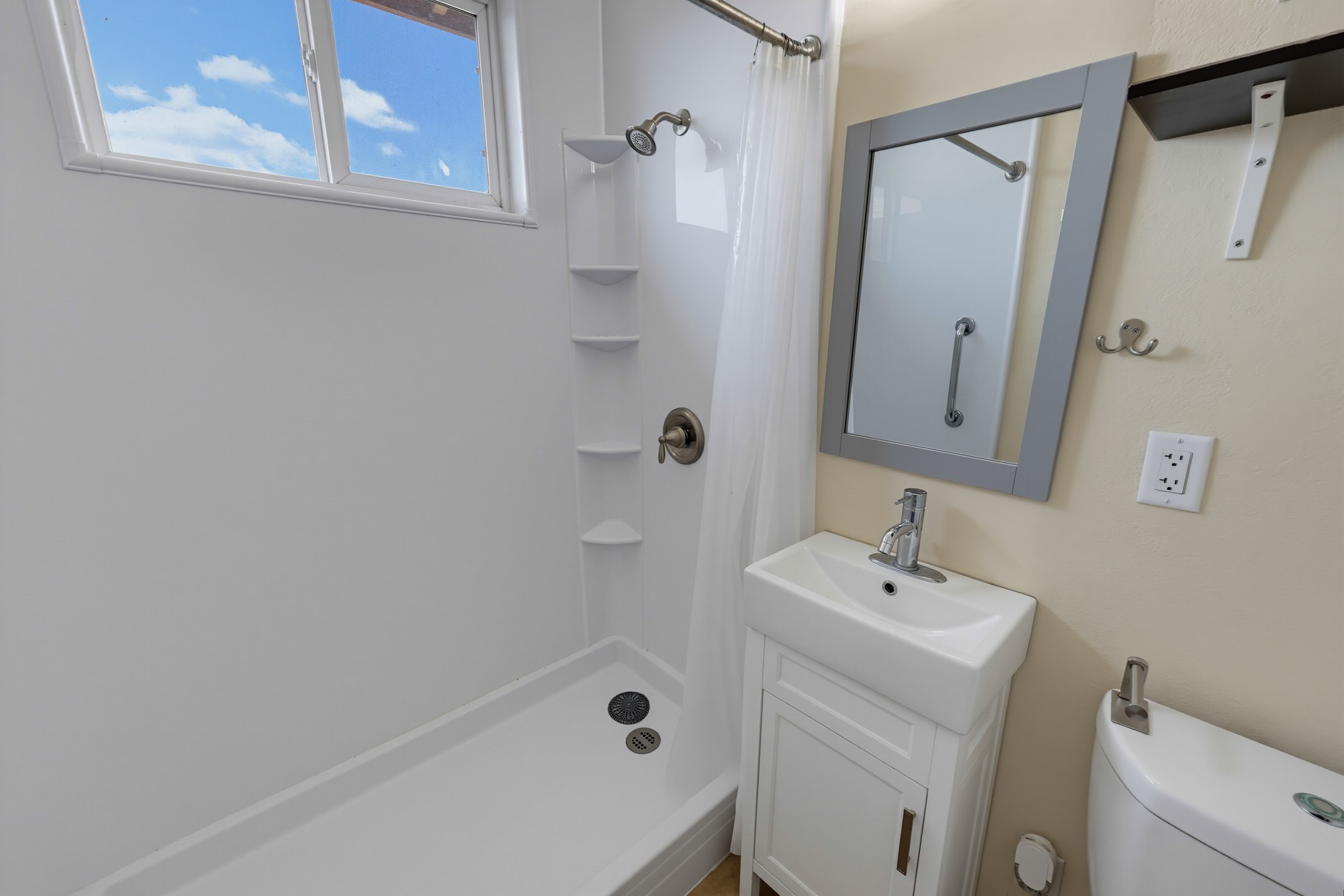Virtual tour photo 27 of 50 for 330 35th St