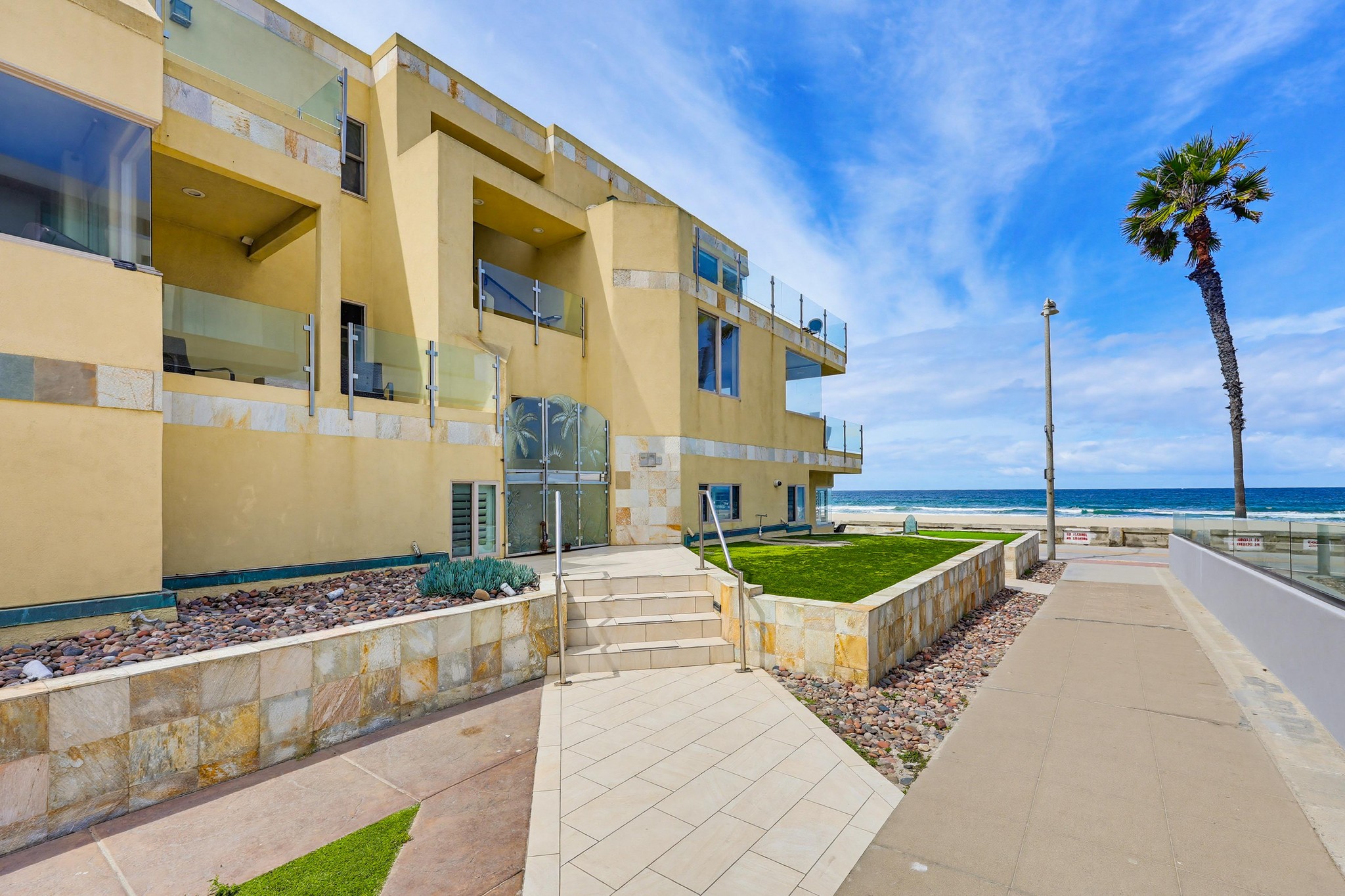 Virtual tour photo 9 of 82 for 3321 Ocean Front Walk