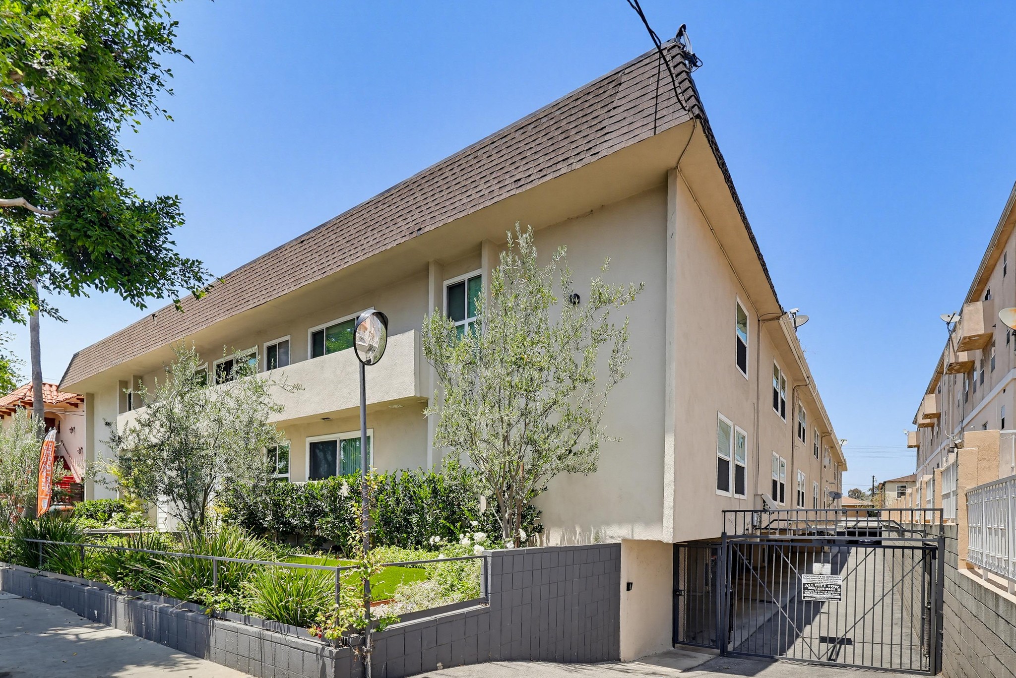 Virtual tour photo 3 of 60 for 333 W Queen St #13