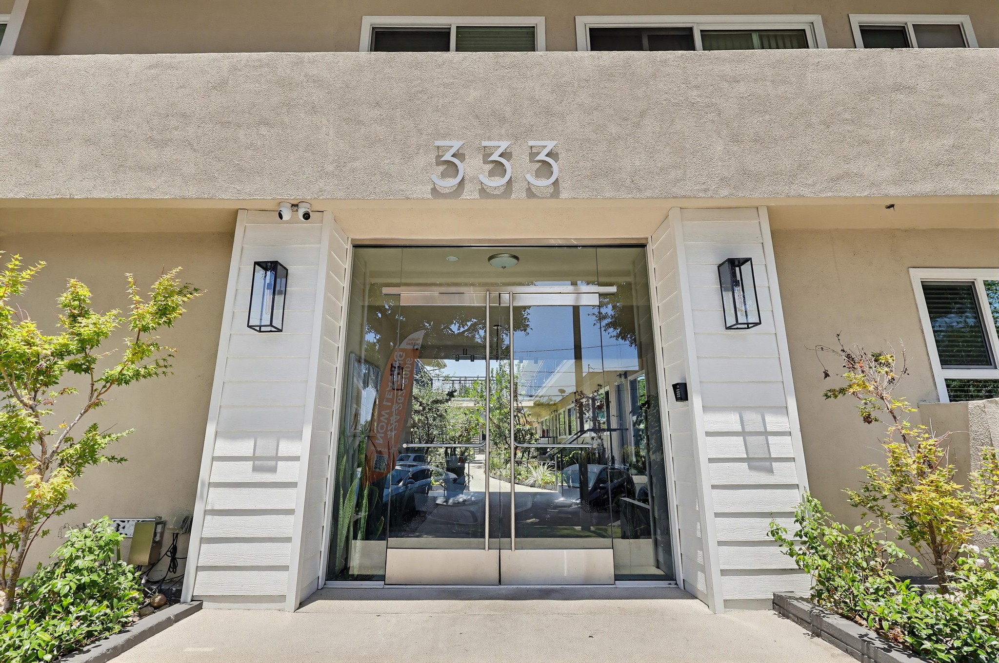 Virtual tour photo 5 of 60 for 333 W Queen St #13