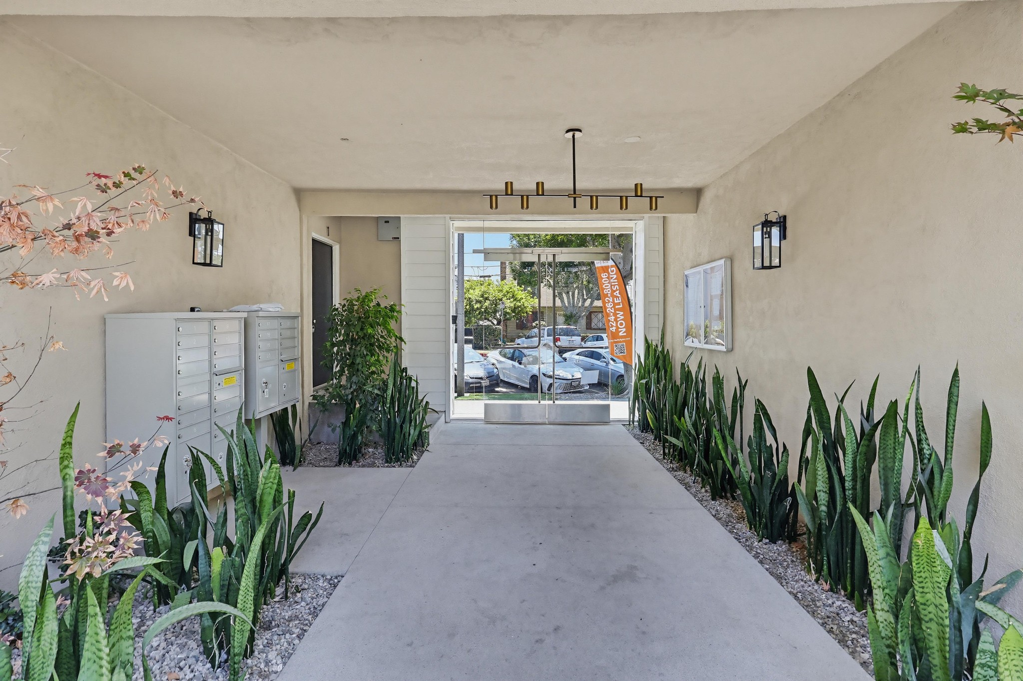 Virtual tour photo 7 of 60 for 333 W Queen St #13