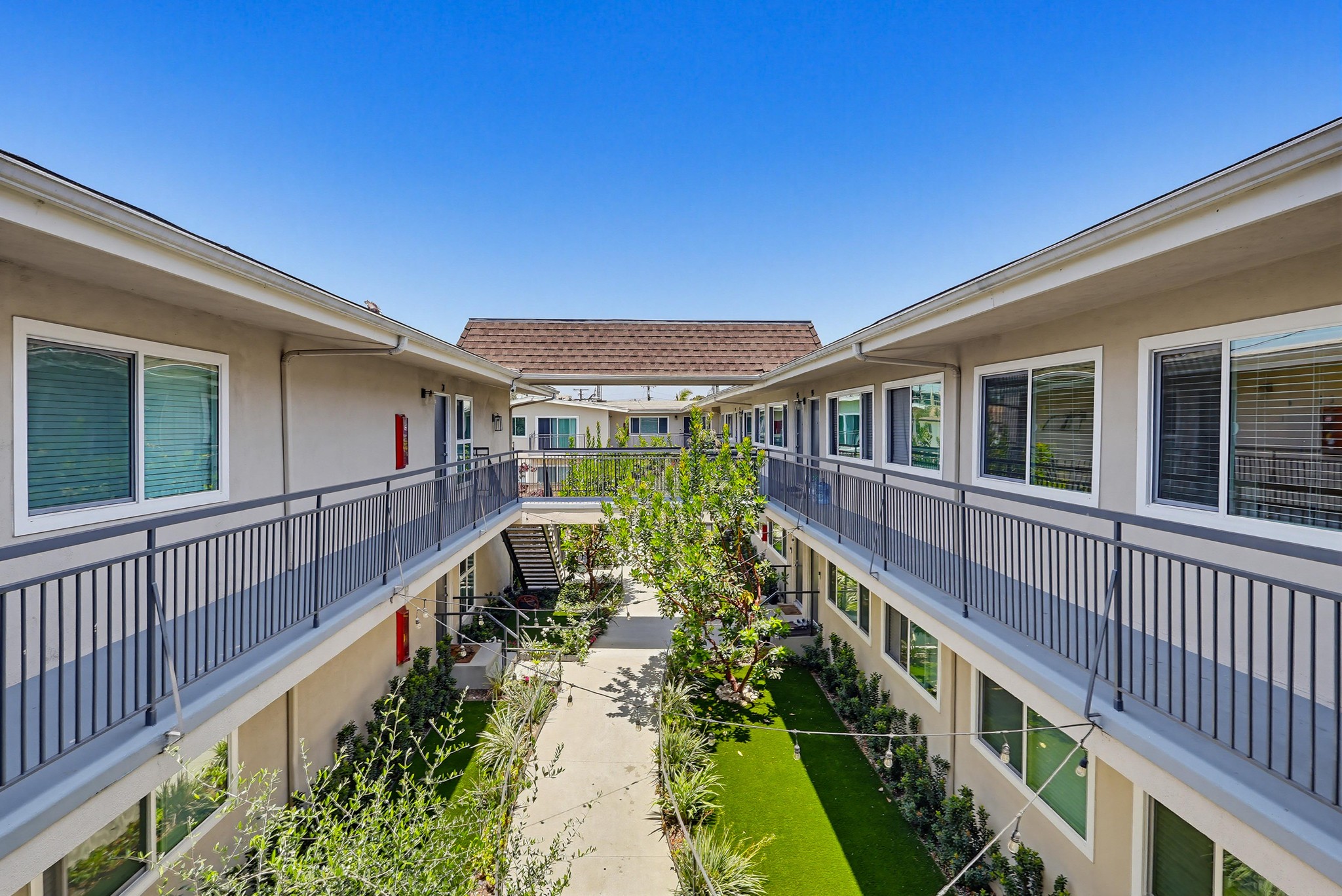 Virtual tour photo 11 of 60 for 333 W Queen St #13