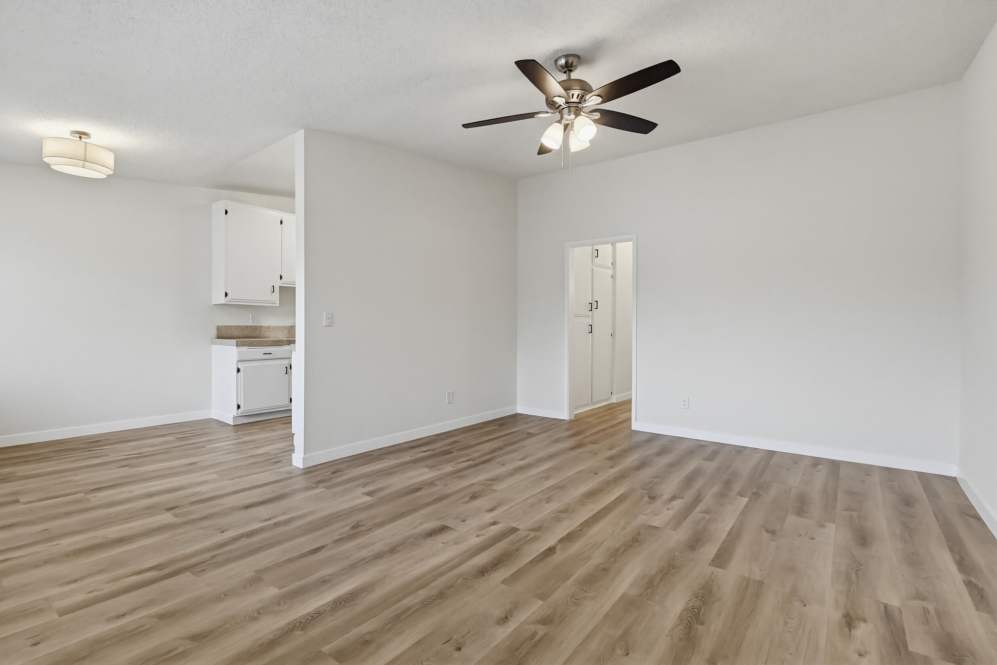 Virtual tour photo 15 of 60 for 333 W Queen St #13